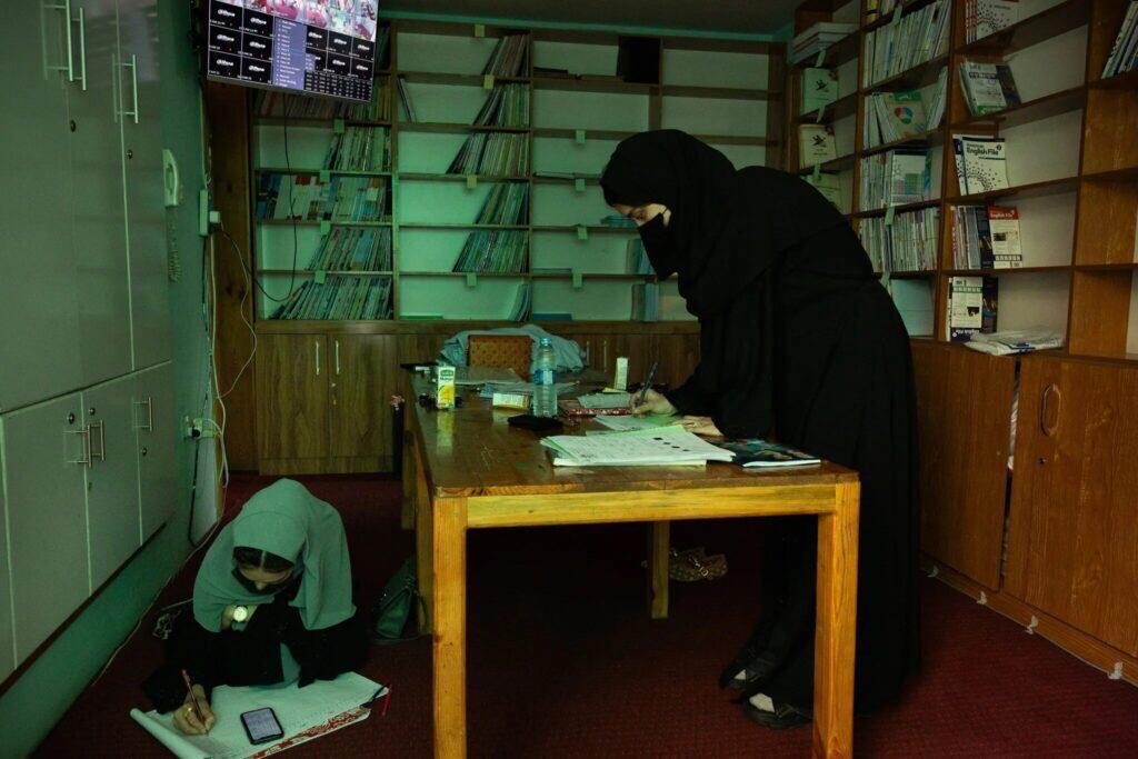 طالبان از مکتب&zwnj;های زیر زمینی دختران مید&zwnj;انند اما سکوت کرده&zwnj;اند
