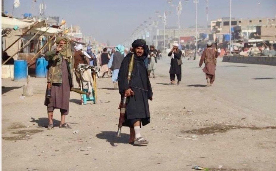 طالبان چهار عضو خود را به جرم تیراندازی به نیروهای پاکستانی بازداشت کردند