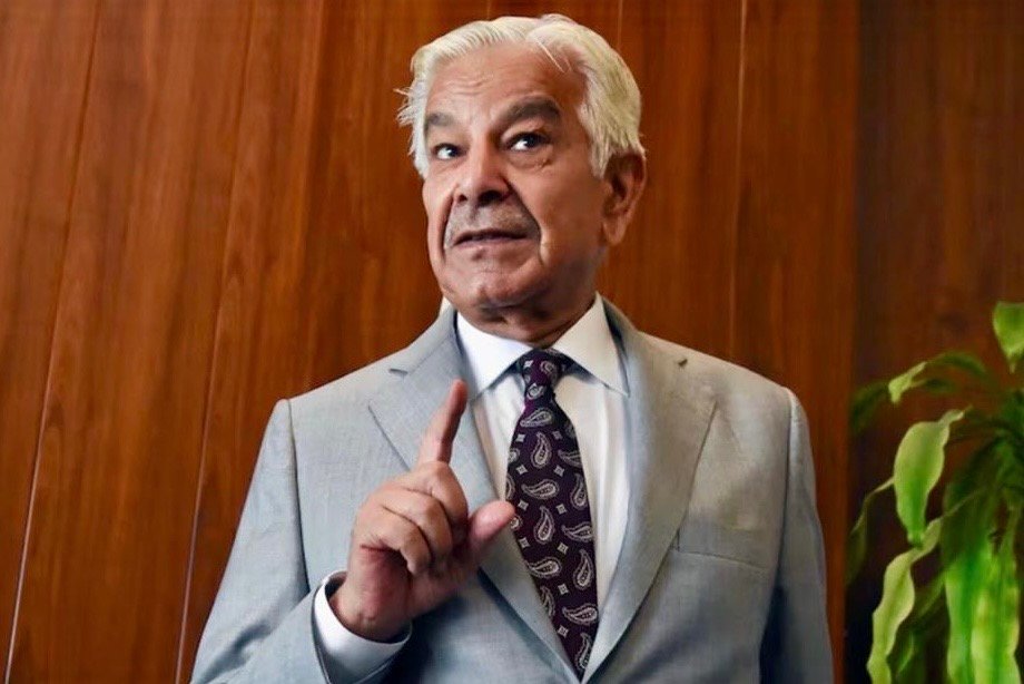 خواجه آصف: علیه افغانستان عملیات هوایی راه&zwnj;اندازی خواهیم کرد