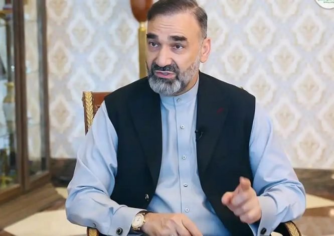 عطا محمد نور: طالبان از ترس ترامپ زندانی امریکایی را آزاد کردند