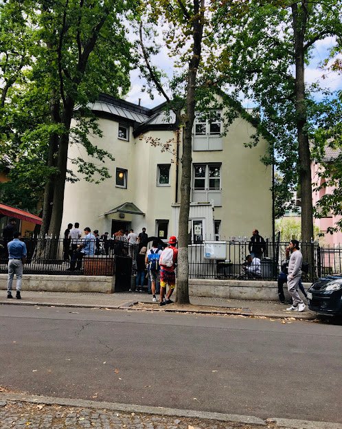 افغانستانی&zwnj;های مقیم آلمان از مراجعه به سفارت افغانستان در آلمان هراس دارند