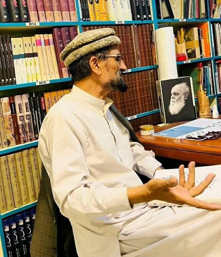 تأملی بر&zwnj; بیتِ استاد لاجوردین شهری: قفس بشکن پرو و بالی بدی پرواز ممکن کن