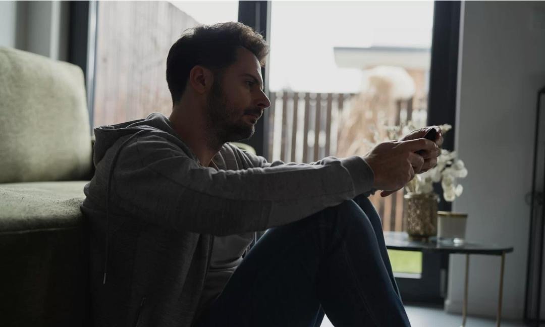 درون&zwnj;گرا؛ سکوتی پر از عمق و رازهای ناگفته