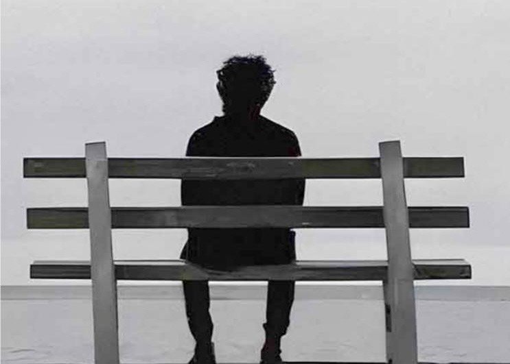 روی چوکی چوبی، کنارِ زندگی