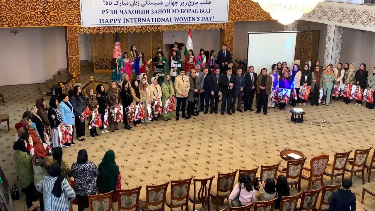 سفیر افغانستان در تاجیکستان از مبارزه زنان افغانستان ستایش کرد