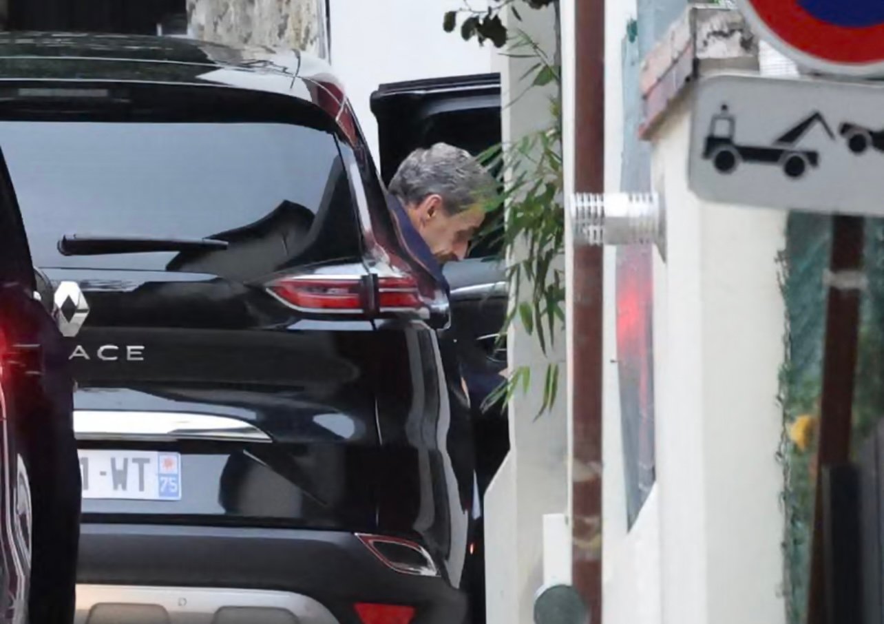 نیکولا سارکوزی از زندان آزاد شد؛ رئیس&zwnj;جمهور پیشین فرانسه زیر نظارت قضایی در انتظار تجدیدنظر