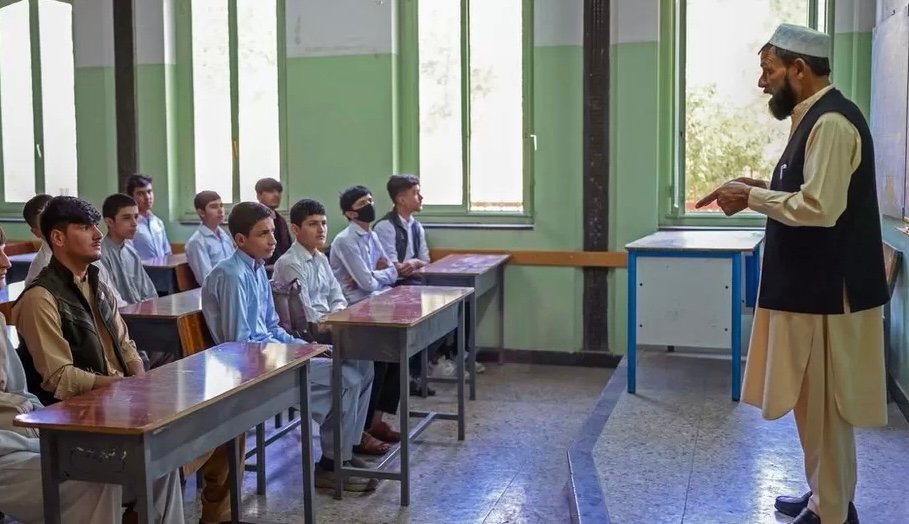 معلمان: سه&zwnj;ماه بدون معاش مانده&zwnj;ایم و زندگی&zwnj;مان فلج شده است