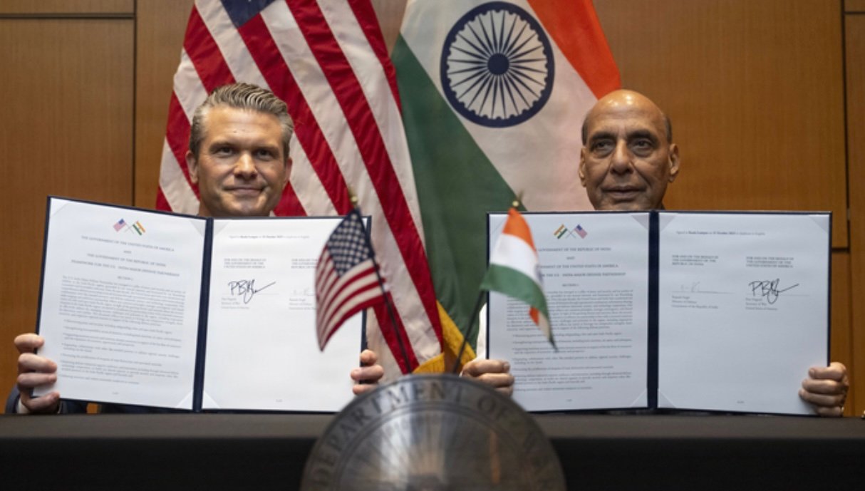 آمریکا و هند یک توافق دفاعی ۱۰ ساله امضا کردند