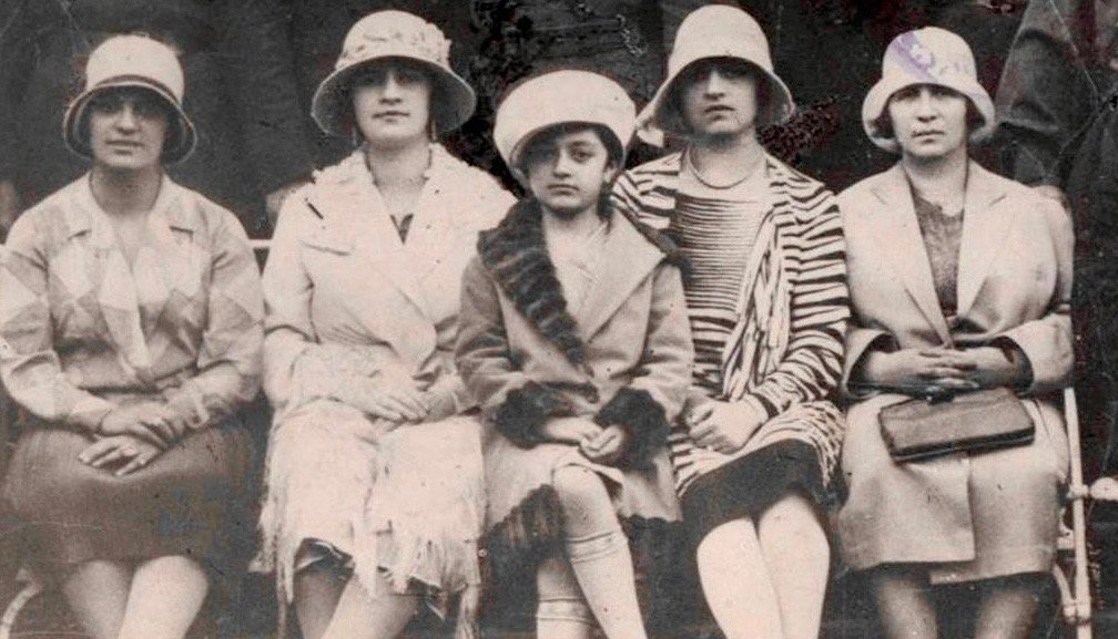 سپیده&zwnj;دم تجدد؛ صد سال روایت زنان، تاریخ و سیاست در افغانستان