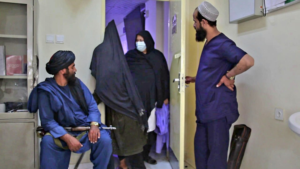 طالبان حضور محرم شرعی برای داکتران زن را اجباری کردند