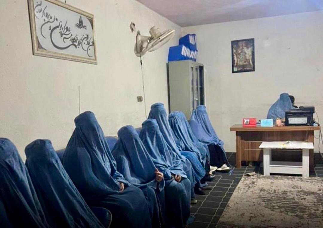 طالبان به معلمان زن در هرات: بدون چادری به مکتب نروید