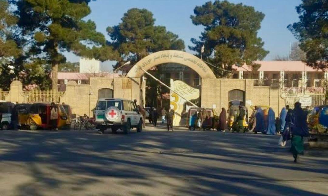 طالبان در هرات داکتران زن را لت&zwnj;وکوب و دروازه شفاخانه را به روی آنان بستند