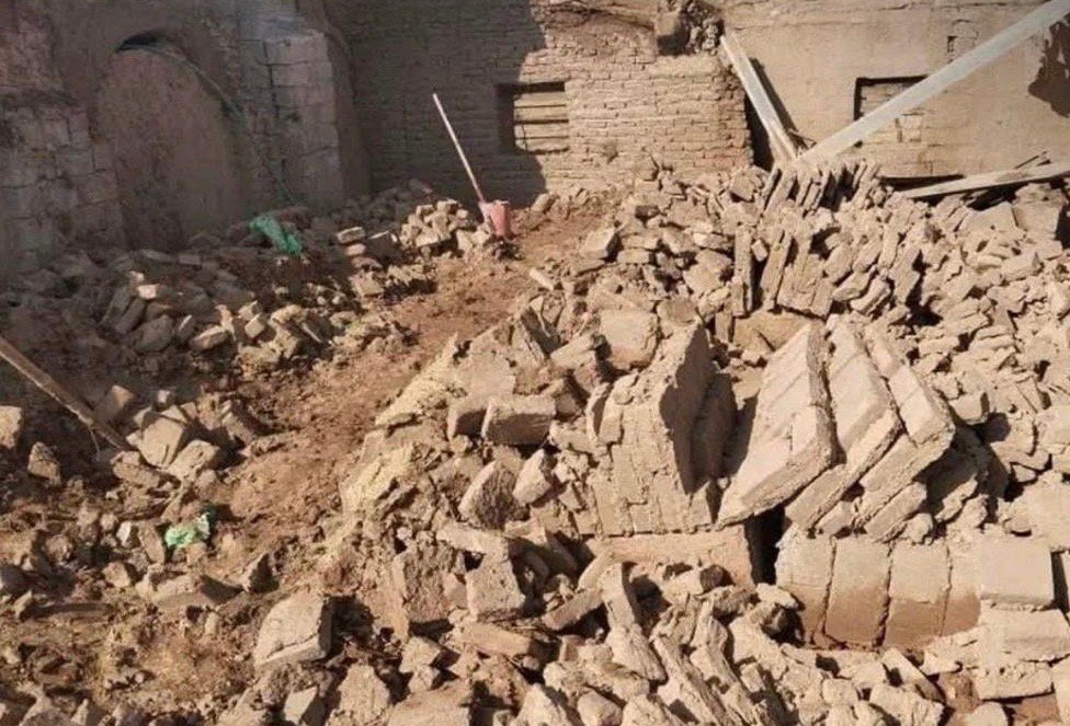 پنج تن بر اثر سقوط دیوار در فراه کشته و زخمی شدند