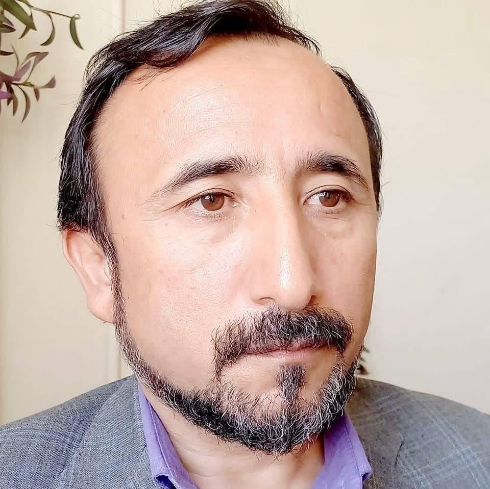 یسنا به منتقدان&zwnj;اش: چرا حساسیت فارسی و دری در زمان جمهوریت بروز نکرد؟