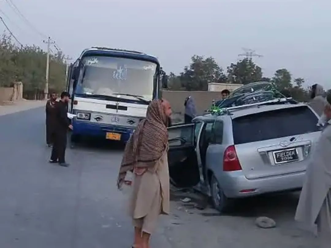 واژگونی موتر باربری در تخار؛  هشت تن جان باختند
