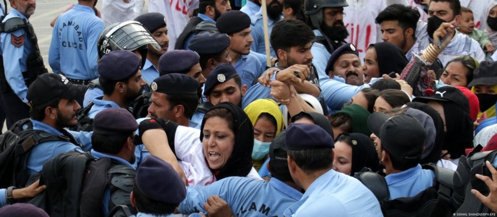 مهاجرین افغانستانی در پاکستان تحت فشار شدید قرار دارند