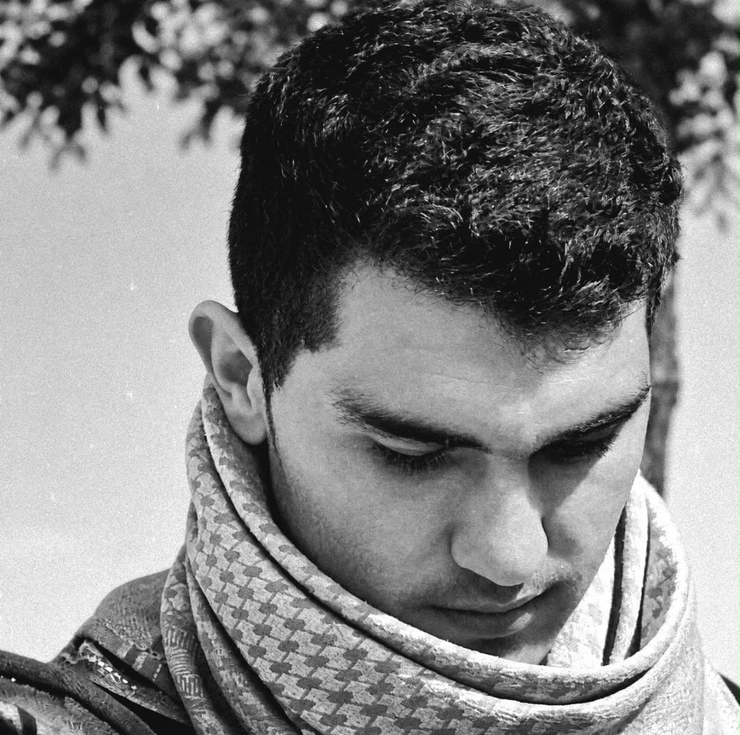 بنفشه مُرد، و دیگر سالی برای آمدن نبود.