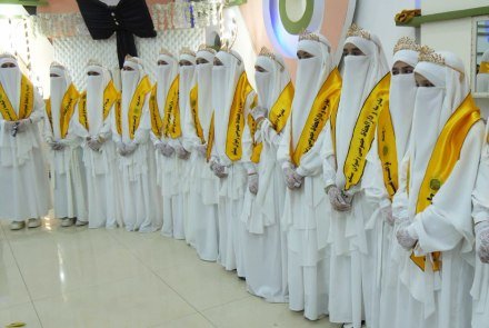 دختران فارغ&zwnj;شده از مدرسه دینی در کابل خواستار بازگشایی مکتب&zwnj;ها شدند