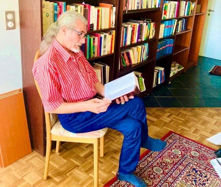 خورشیدِ هَریوا در خونِ افق نشست!